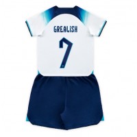 Billiga England Jack Grealish #7 Barnkläder Hemma fotbollskläder till baby VM 2022 Kortärmad (+ Korta byxor)